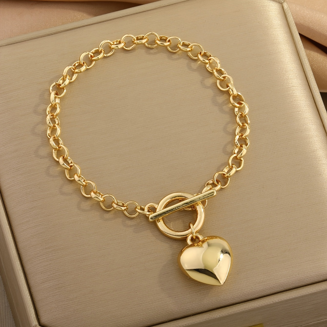 Gia™ Elegant Jewelry Set with Shiny Heart and Luxurious Finish