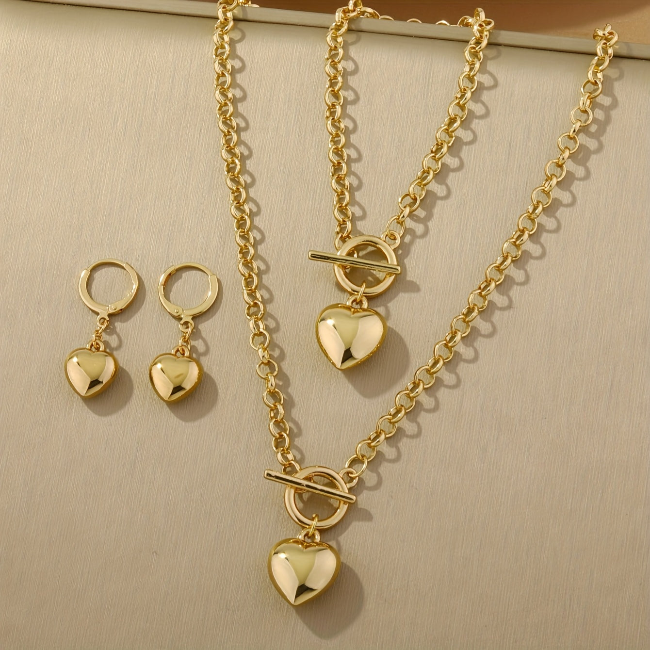 Gia™ Elegant Jewelry Set with Shiny Heart and Luxurious Finish