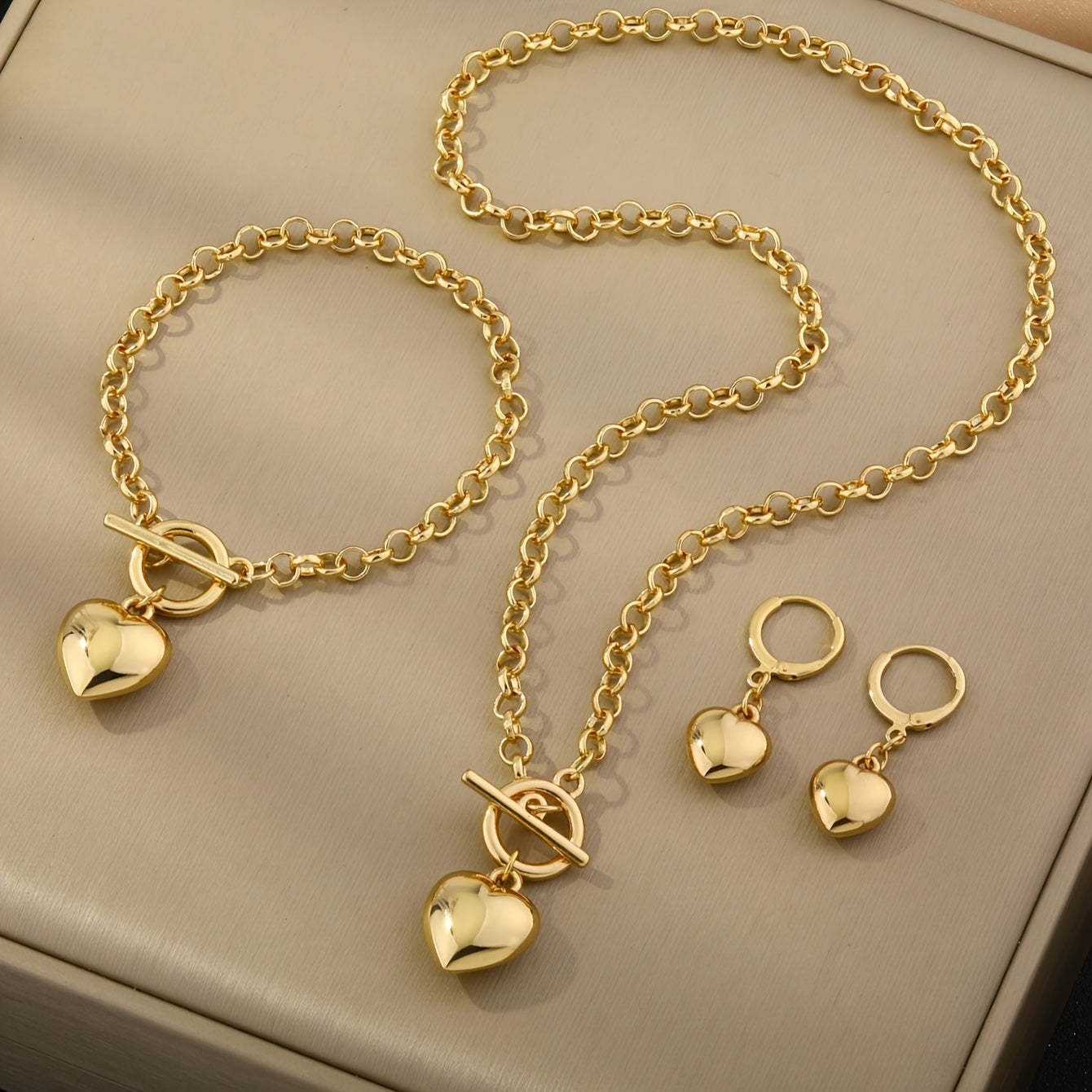 Gia™ Elegant Jewelry Set with Shiny Heart and Luxurious Finish