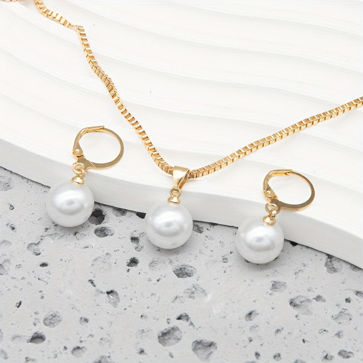 Isara™ Elegant Pearl Jewelry Set with Sophisticated Finish